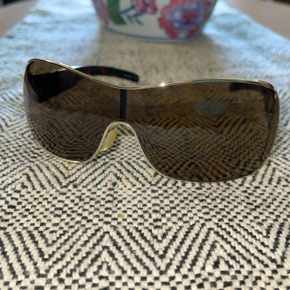Kenneth Cole Reaction Sunglasses 🕶️ - Picture 1 of 5